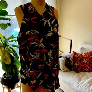 Sleeveless top. NWT navy red and yellow. Size L Rachel Roy